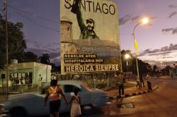Март 2012 года. Гавана, Кубы. Плакат с лидером кубинской революции Фиделем Кастро, установленный на площади Революции.